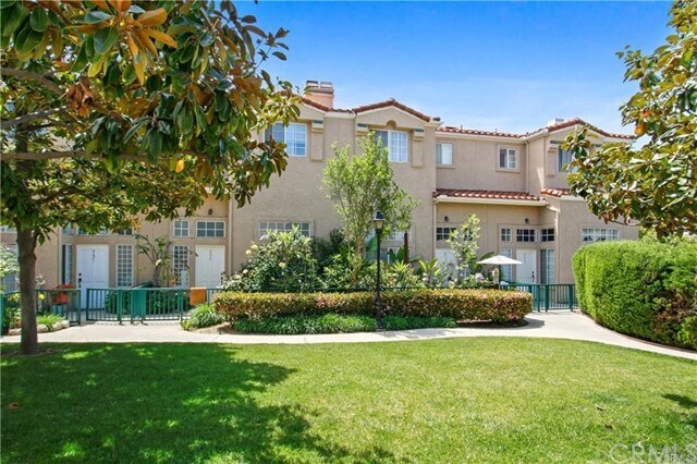 Foto principal - 261 S San Dimas Canyon Rd
