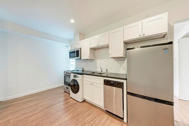 Building Photo - 306 E 30th St