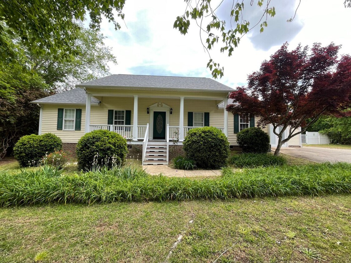 Primary Photo - Stunning Home with a Huge Backyard!