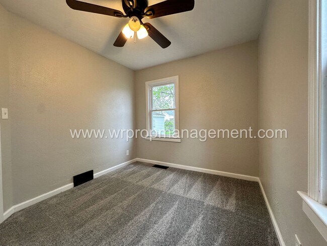 Building Photo - 3 Bed 1 Bath Home in West Toledo