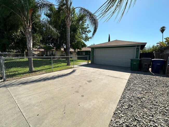 Building Photo - Farmersville home coming soon!