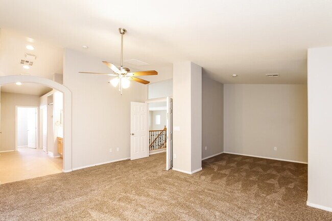 Building Photo - 472 Crocus Hill St