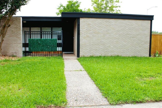 Building Photo - 7120 Fondren Rd