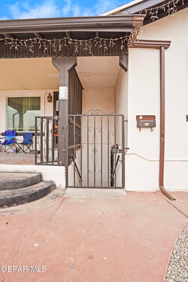 Foto del edificio - 3700 Taylor Ave