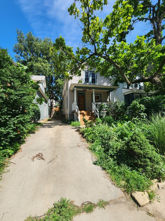 3817 State Line Rd, Kansas City, MO 64111 House Rental in Kansas City