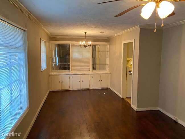 Building Photo - 3 br, 1 bath House - 2755 Emerald Dr