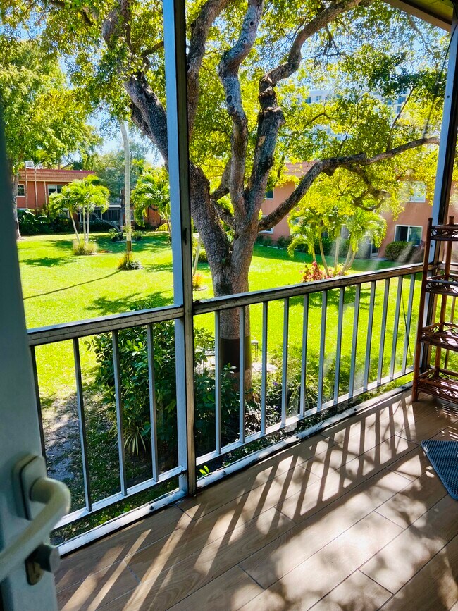 Foto del edificio - 136 NE 19th Ct