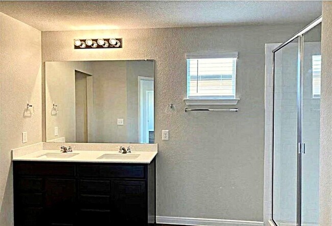 Building Photo - 610 Quarton Dr