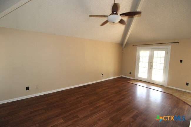 Building Photo - 104 Zarley Dr
