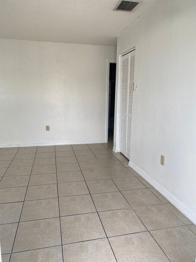 Foto del edificio - 362 NE 166th St