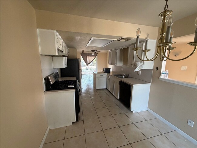 Building Photo - 10215 Hannon Dr