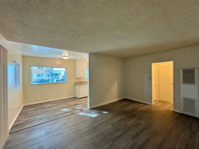 Building Photo - 2212 San Anseline Ave
