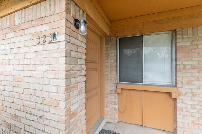 Foto del edificio - 323 W William Cannon Dr