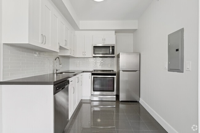 BACHELOR - 316SF - Kitchen - 350 The East Mall