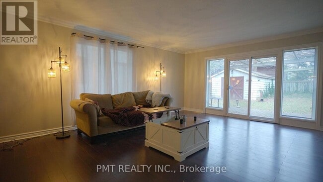 Photo du bâtiment - 60 The Queensway