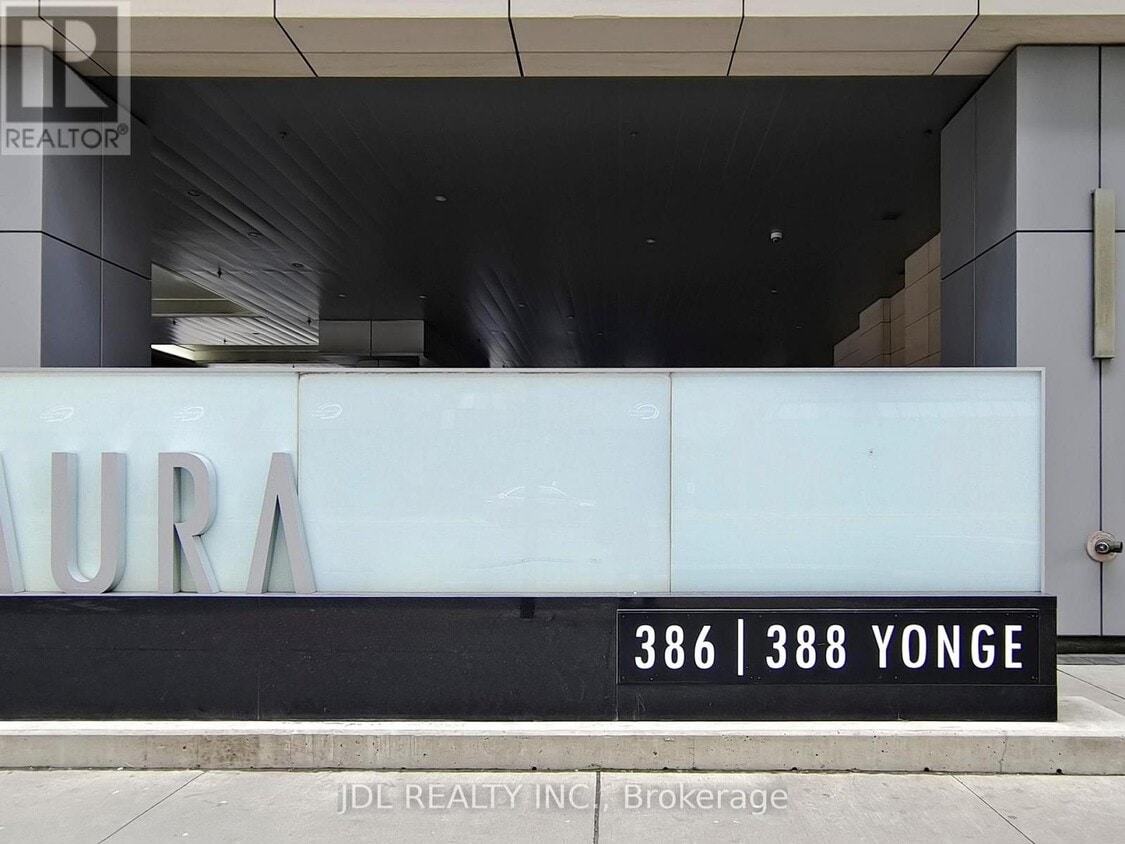 Building Photo - 386-1386 Yonge St