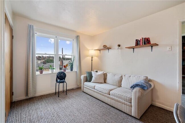 Foto del edificio - 823 Lilac St
