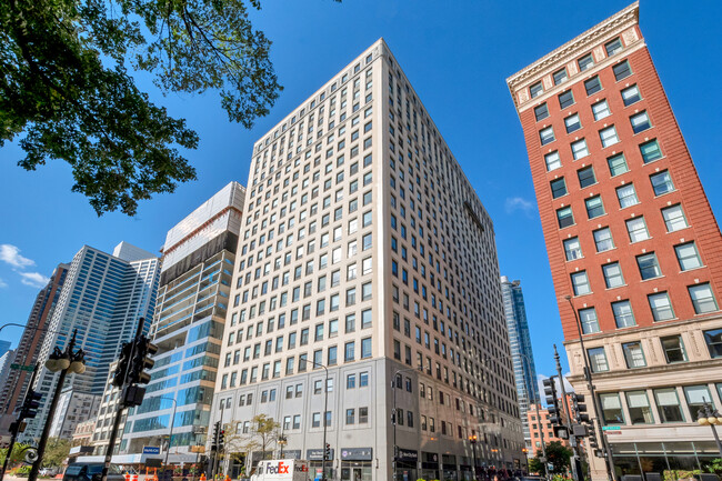 Foto del edificio - 910 S Michigan Ave