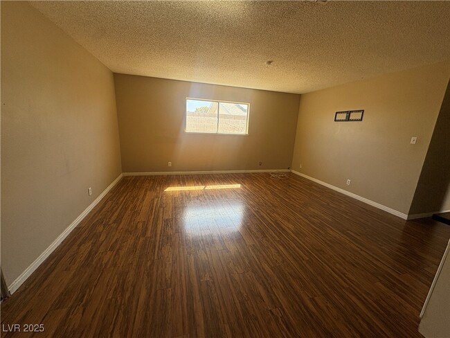 Building Photo - 8008 Cureton Cir