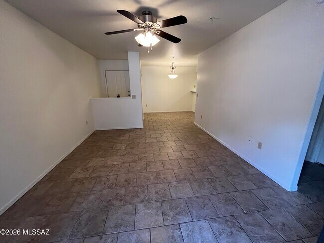 Building Photo - 5751 N Kolb Rd