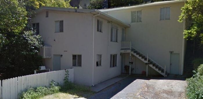 Primary Photo - 2/1 unit in Auburn! 235 Walsh St Auburn
