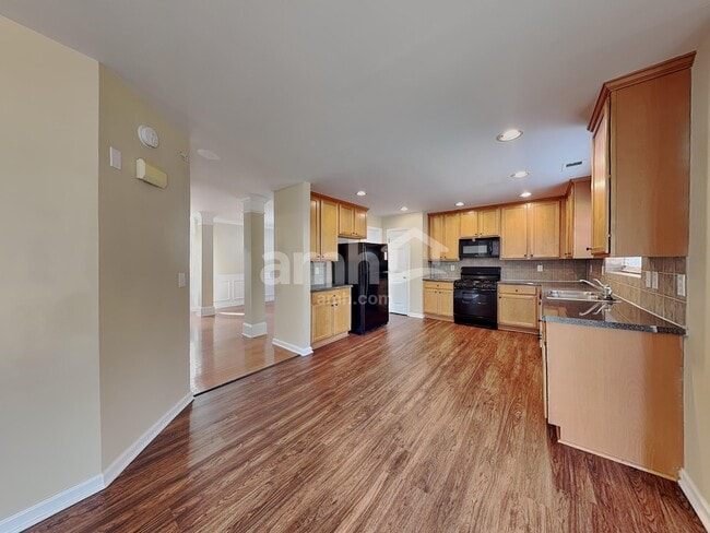 Building Photo - 4362 Walforde Blvd