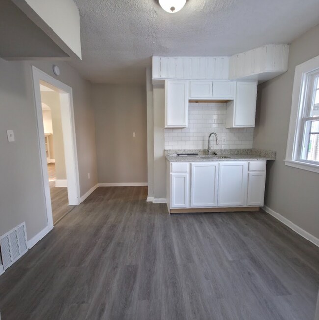 Foto del edificio - Single Family Home 3 beds 2 bath Available Now!