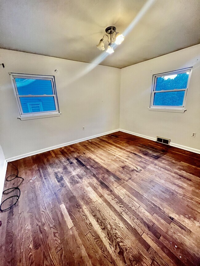 Foto del edificio - 1063 Charles Ave