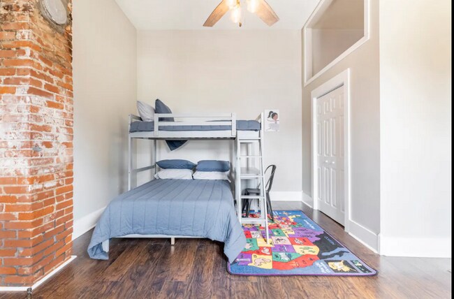 Building Photo - Furnished Germantown Charmer- available for 1-3 month stays!
