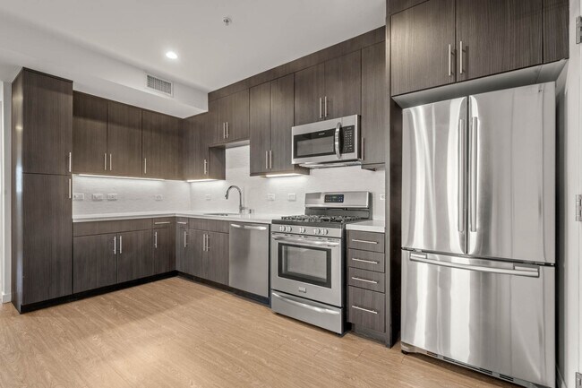 Building Photo - Spectacular Two Bedroom with Incredible Su...