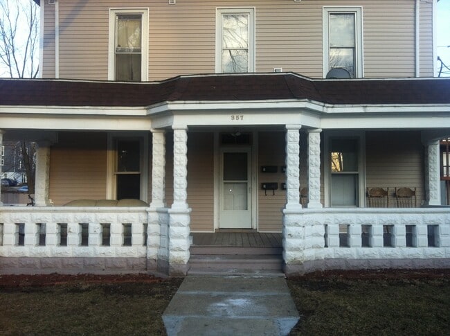 Building Photo - 357 College Ave