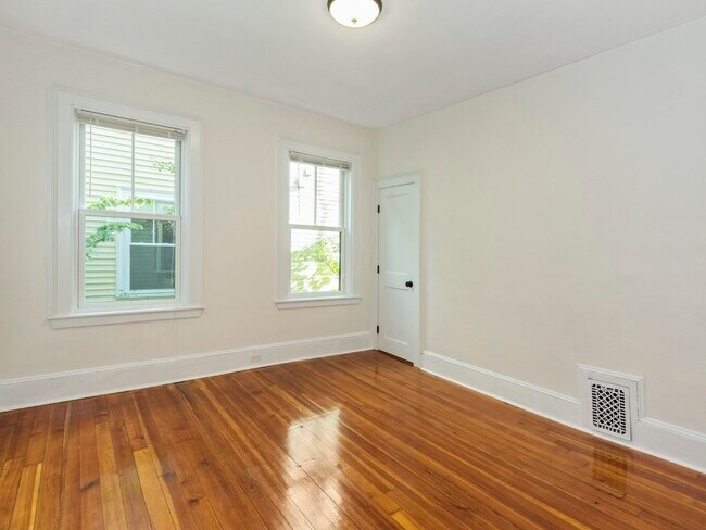 Building Photo - 136 Huron Ave