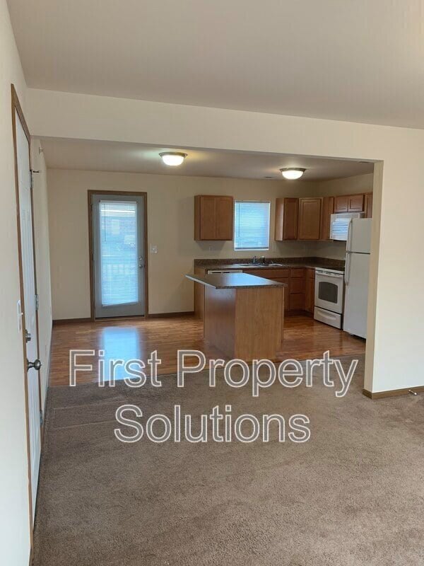 Building Photo - 210 Cardinal Wy