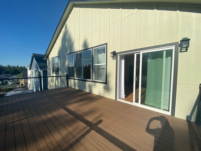 Building Photo - Mead School District-Upper unit Duplex 3 beds,2 bath Available June 1st.