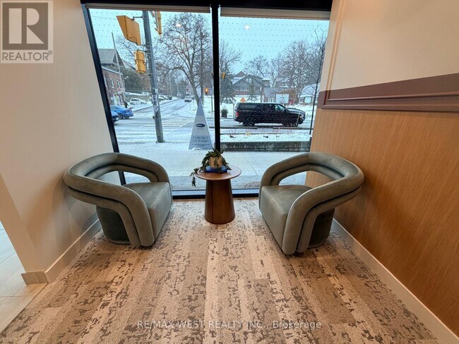 Photo du bâtiment - 1660 Bloor St W