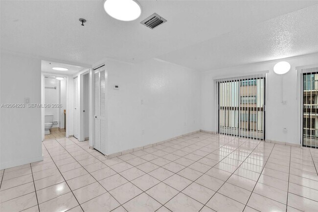 Foto del edificio - 5249 NW 7th St