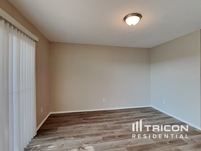 Building Photo - 8504 Hawkview Dr