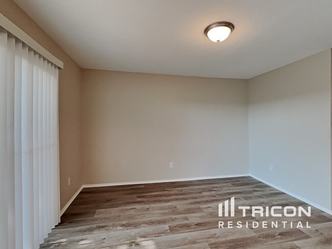Foto del edificio - 8504 Hawkview Dr