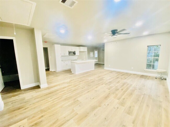 Building Photo - 4604 Dewberry St