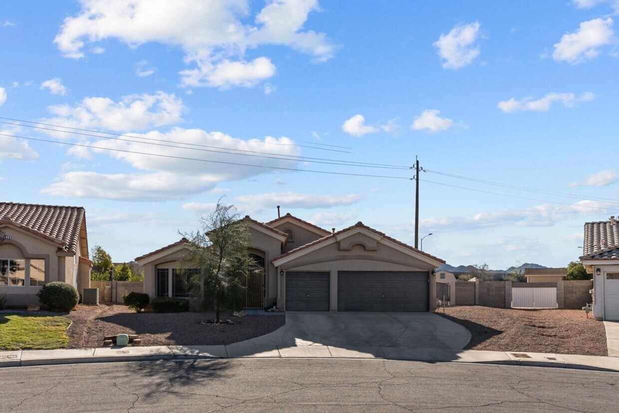 Primary Photo - Spacious Single Story, 4 Bedroom "Henderso...
