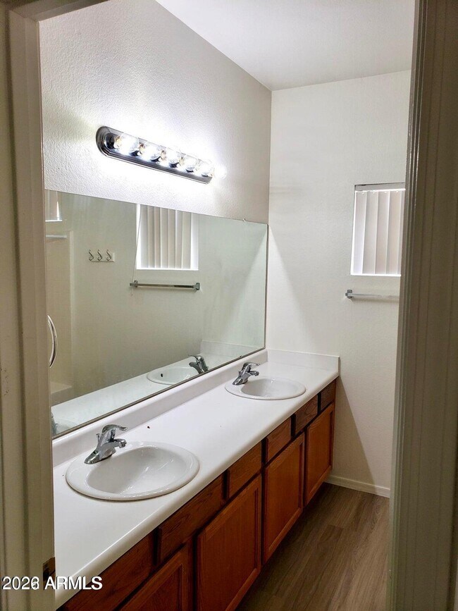 Foto del edificio - 1750 W Union Hills Dr
