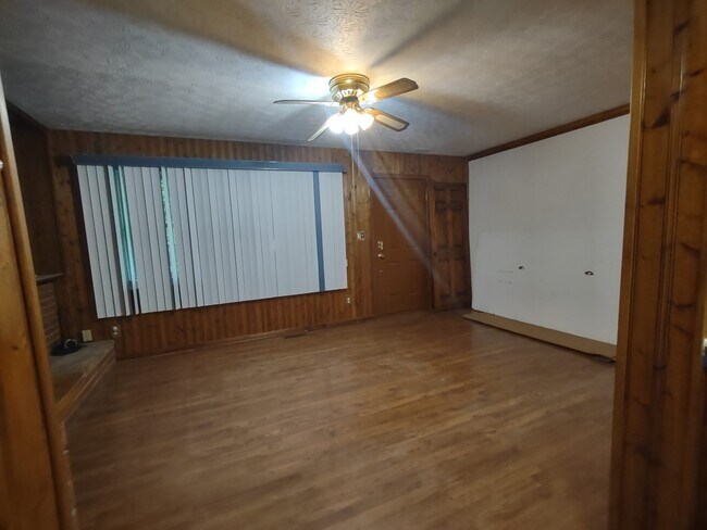 living room - 10100 Ketch Rd