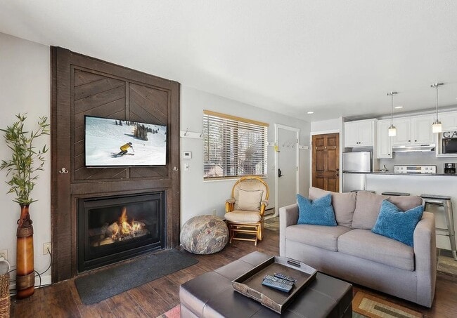 Building Photo - 2025 Canyons Resort Dr