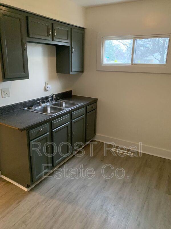 Foto del edificio - 2445 Hanna Dr