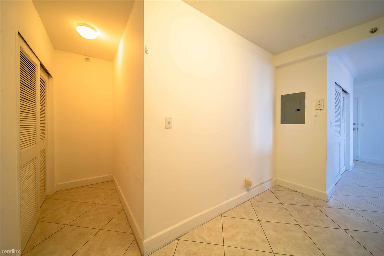 1 br, 1 bath Condo - 401 69th St Apt 207