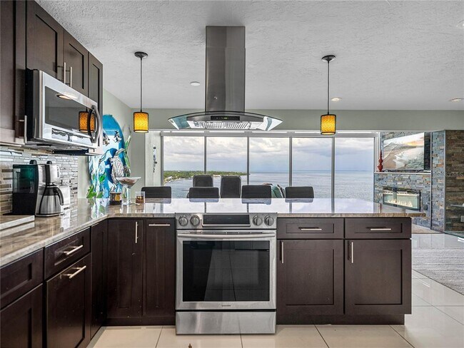 Foto del edificio - 7200 Sunshine Skyway Ln S