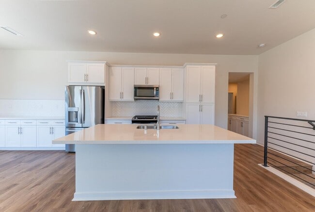 Building Photo - Otay Ranch  3 bd /2 ba Newer Condo w Garage, Laundry + More!