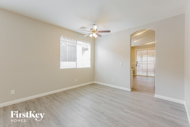 Foto del edificio - 7884 Teal Harbor Ave