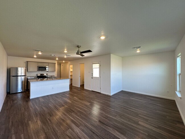 Foto del edificio - 5909 Betty Lou Dr