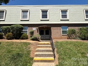 Building Photo - 2612 Park Rd